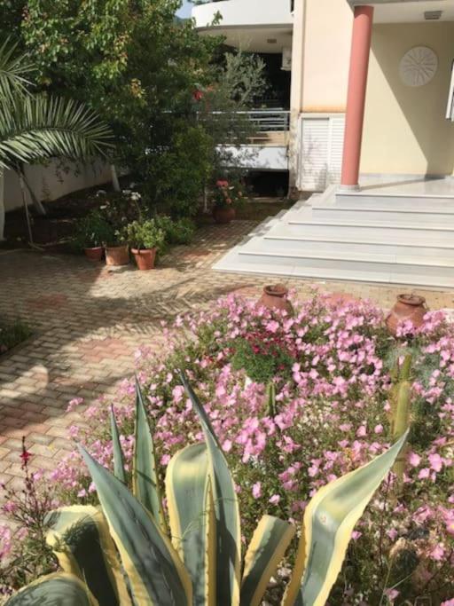 Akrata Rose Garden Apartments I Paralia Akratas Exteriör bild